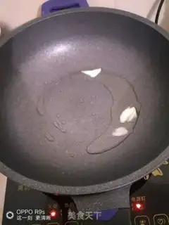 Make Korean clam soup noodles step 3