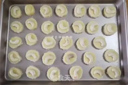 Make Cashew-fruit diamond cookies step 9
