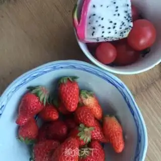 Make Dragonfruit strawberry juice step 0