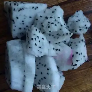 Make Dragonfruit strawberry juice step 2