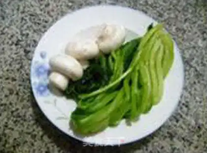Make Snowbushroom fried eggs step 1