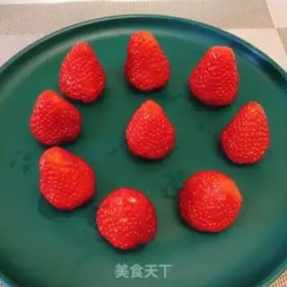 Make Strawberry Snowman step 2