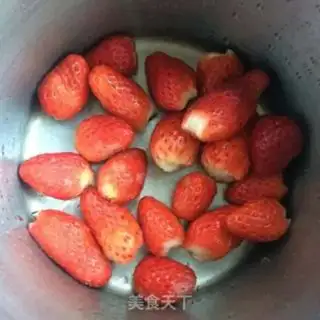 Make Dragonfruit strawberry juice step 4