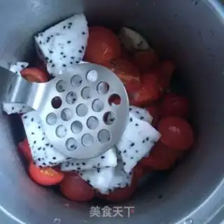 Make Dragonfruit strawberry juice step 5