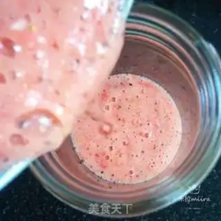 Make Dragonfruit strawberry juice step 6
