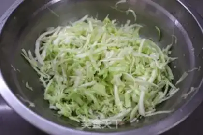 Make Corn pasta evaporating cabbage step 1