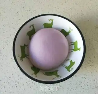 Make Two-coloured buns step 3