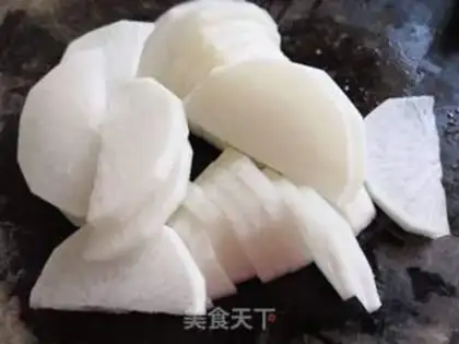 Make Snack radish soup step 1
