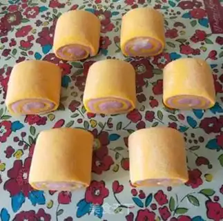 Make Two-coloured buns step 10