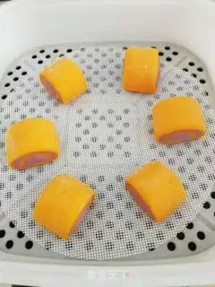 Make Two-coloured buns step 12