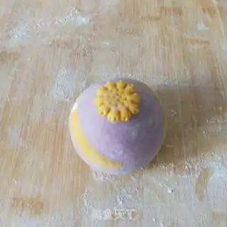 Make Two-coloured buns step 13