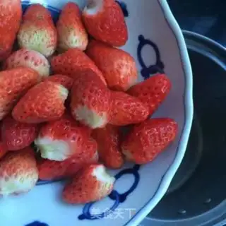 Make Strawberry tomato juice step 2
