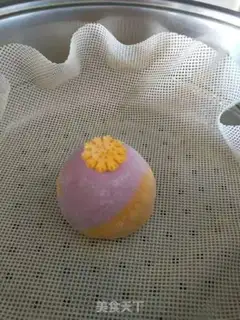 Make Two-coloured buns step 14