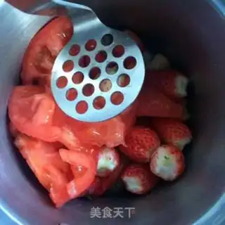 Make Strawberry tomato juice step 4