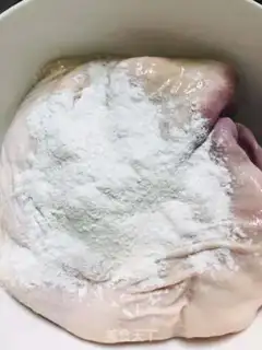 Make Onion fried pigs step 1