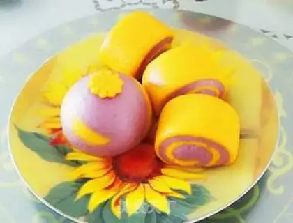Make Two-coloured buns step 16