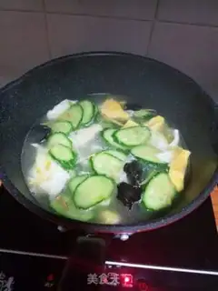 Make Blackwood cucumber egg soup step 5