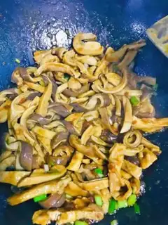 Make Onion fried pigs step 5