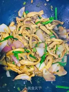 Make Onion fried pigs step 7