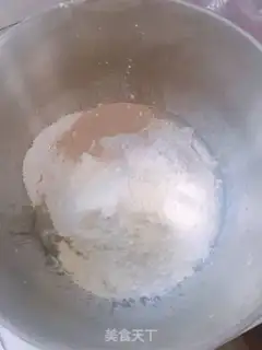 Make Danish hands tore bread step 1