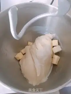 Make Danish hands tore bread step 3