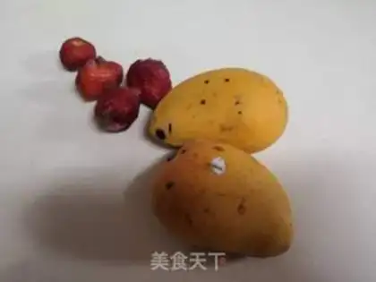 Make Mango juice strawberries step 0