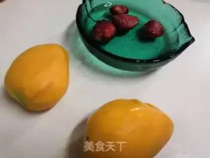 Make Mango juice strawberries step 1
