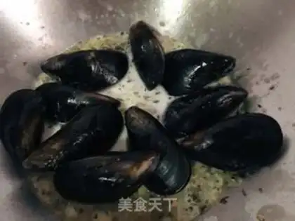 Make French wine mussels step 6
