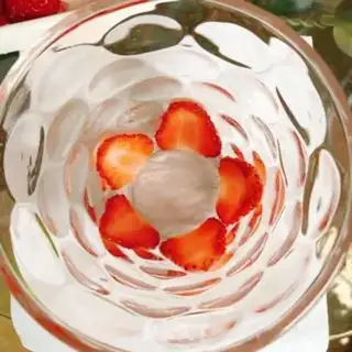 Make Strawberry Smutcher step 1