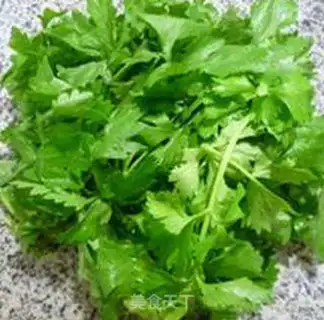 Make The celery leaves open, sour chicks step 2