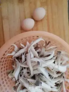 Make Fry eggs step 1