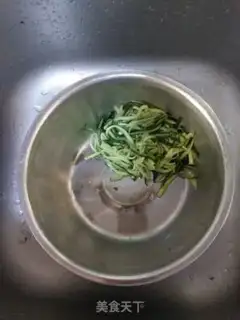 Make A cucumber sprouts fan step 3