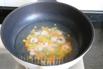 Make Weenie shrimp fried rice step 0