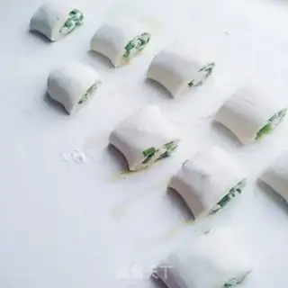 Make Onion roll step 13