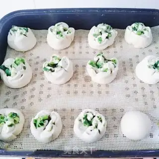 Make Onion roll step 16