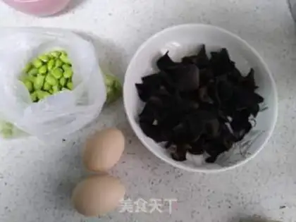 Make Woody eggs with beans step 0