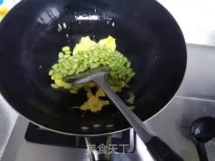 Make Woody eggs with beans step 3
