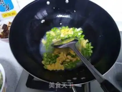 Make Woody eggs with beans step 4