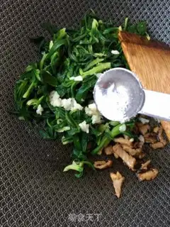 Make Fried garlic paste spinach step 14
