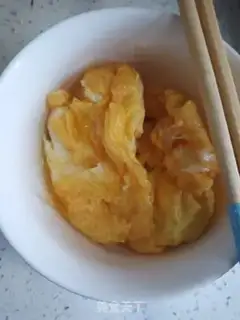 Make Garlic fried eggs step 3