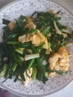 Make Garlic fried eggs step 5