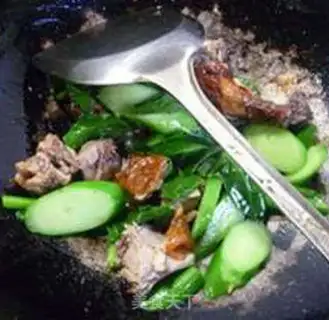 Make The duck mustard blue step 5