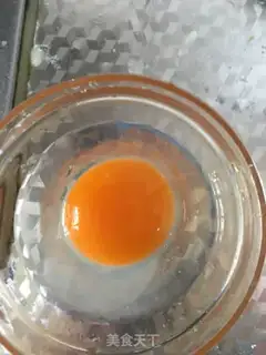 Make Oscillated duck egg soup step 1