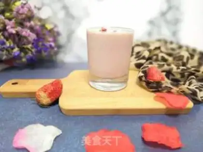 Make Strawberry banana juice step 5