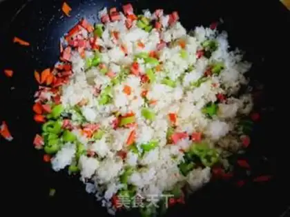 Make Pepper ham and sausage fried rice step 7
