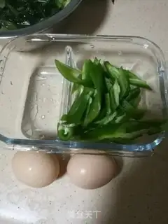 Make Chili fried eggs step 0