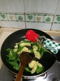 Make Chili fried eggs step 4