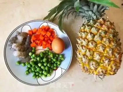 Make Pineapple rice step 0