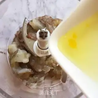 Make Shrimpball soup step 1