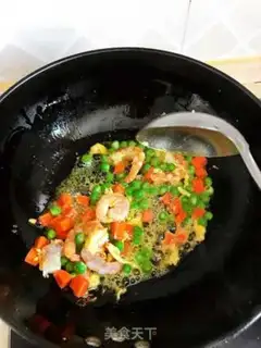 Make Pineapple rice step 3